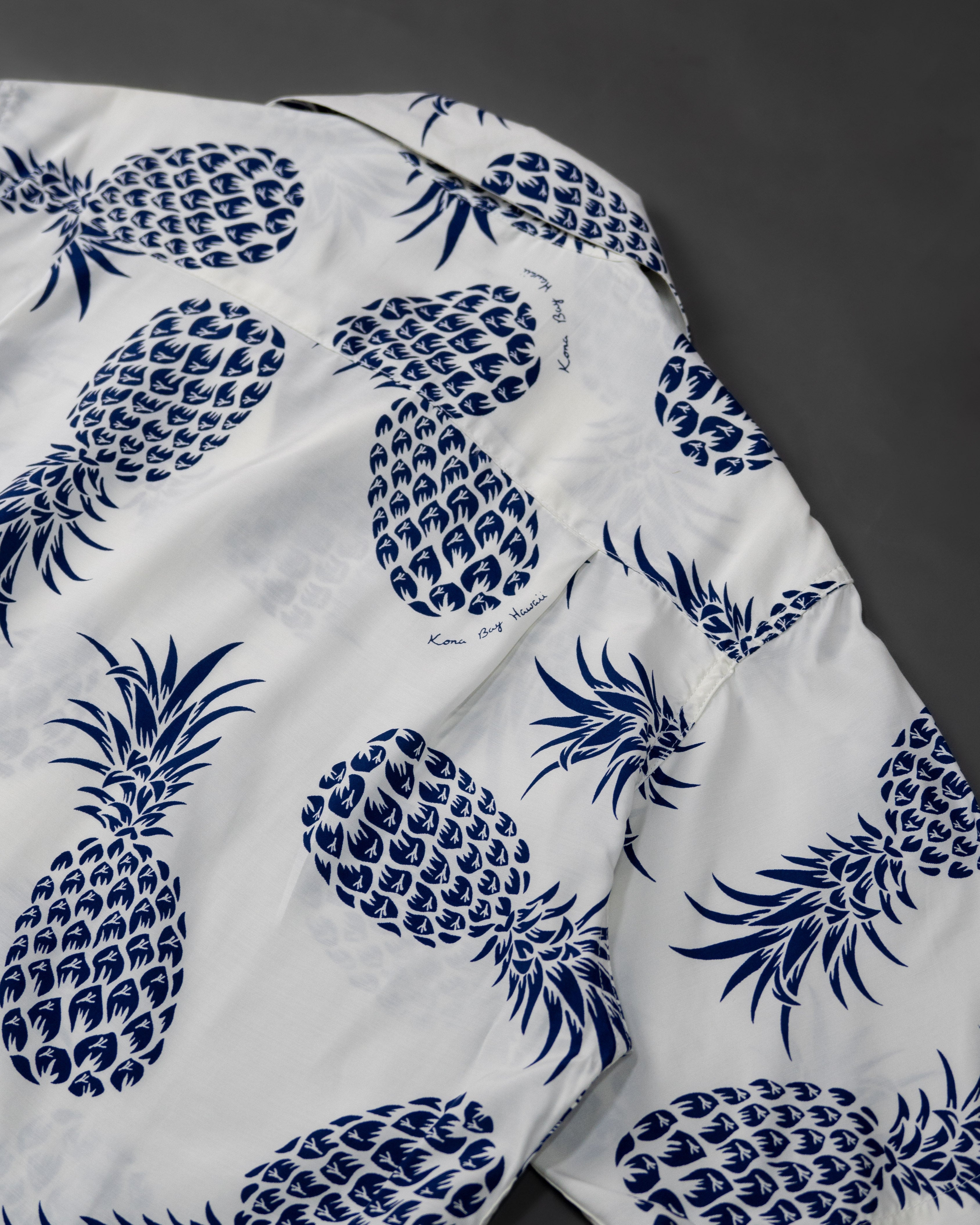 2018 Pineapple | White-Blue