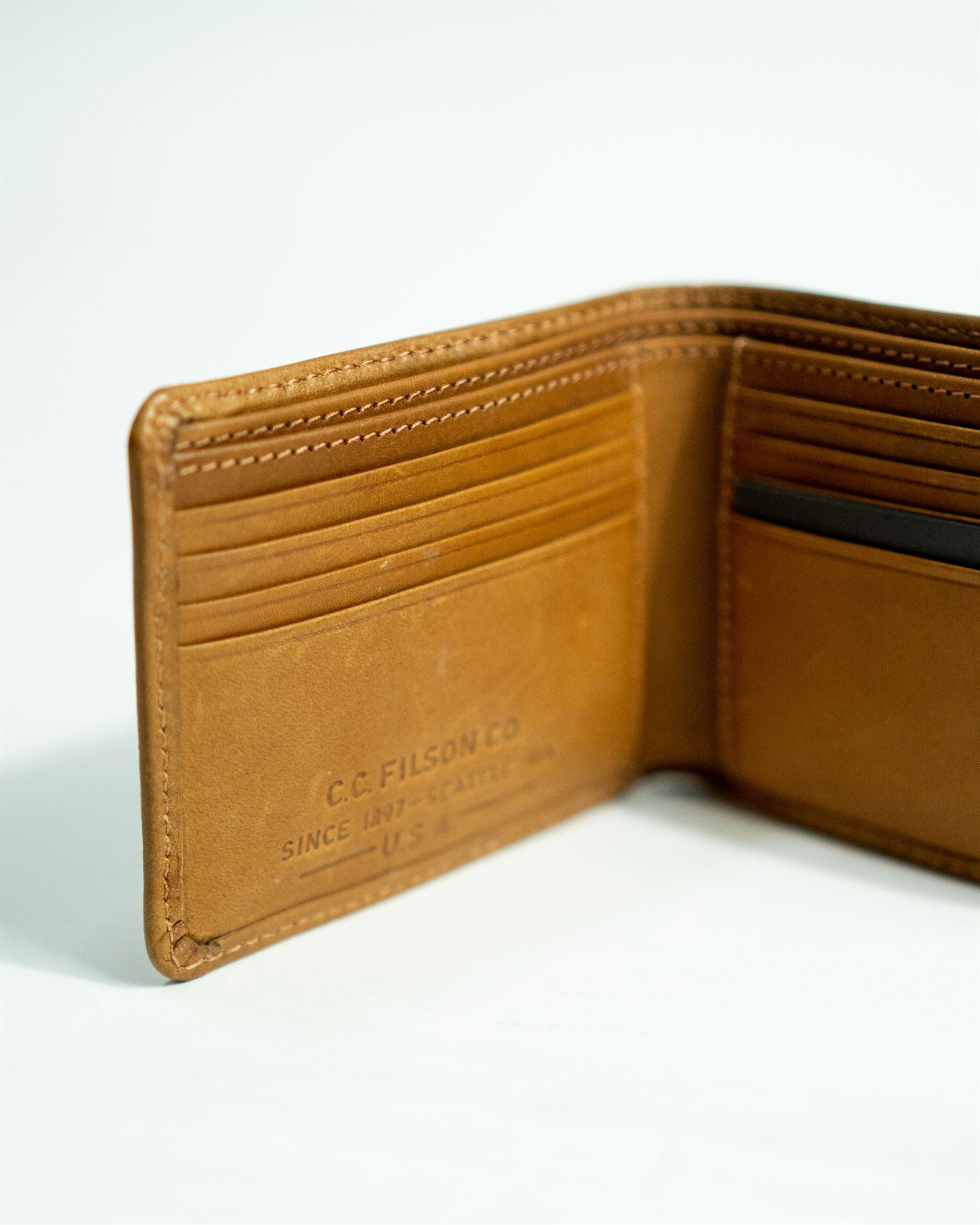 Outfitter Wallet 20187879 | Tan