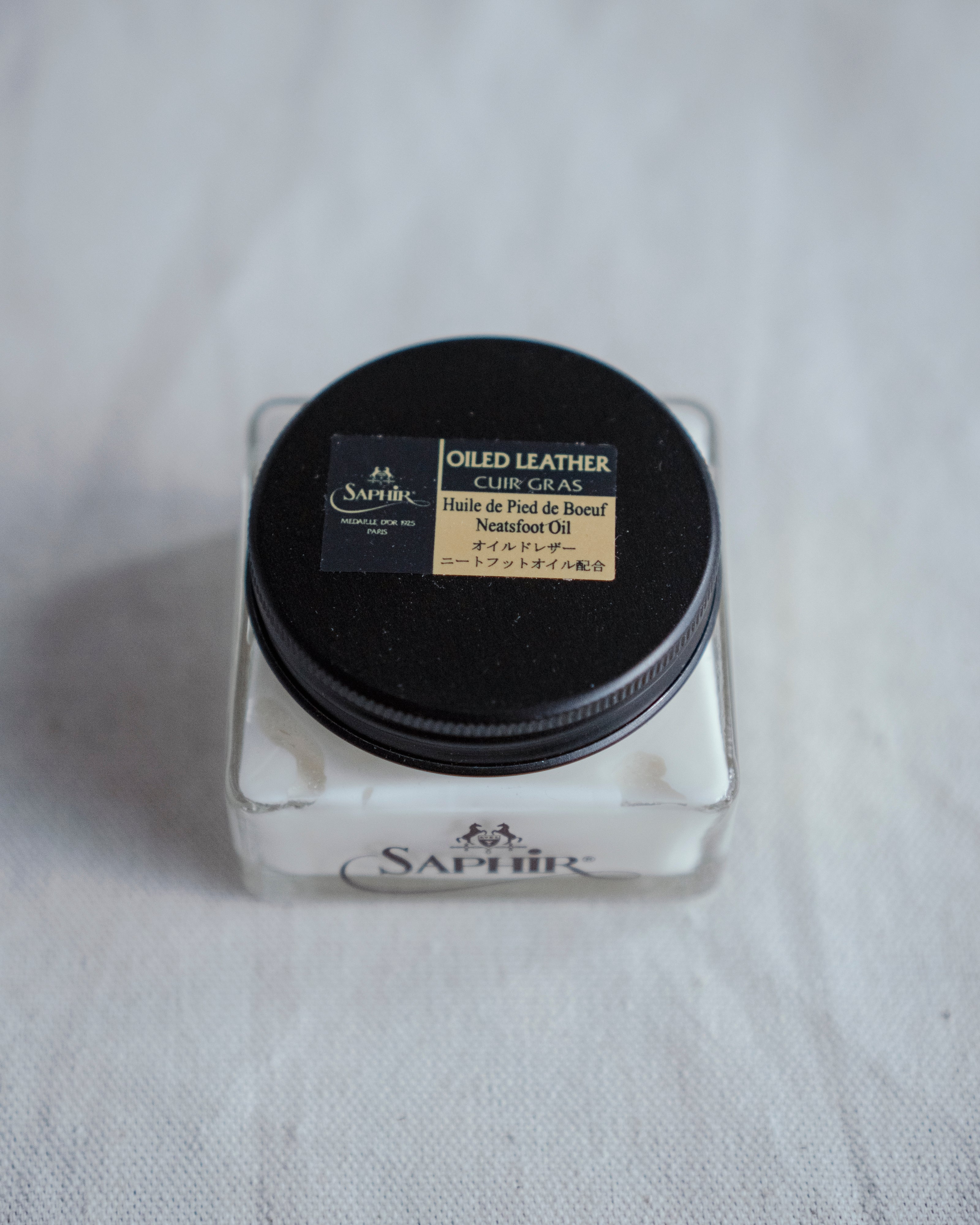 MDO Oil Leather Creme, Saphir - The Signet Store