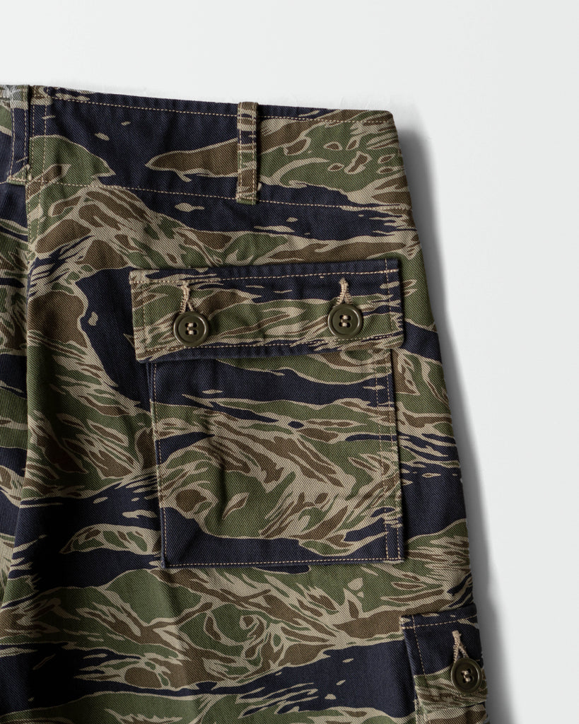 90s Dead Stock Army Tiger Stripe Camo Cargo Shorts, Adjustable up